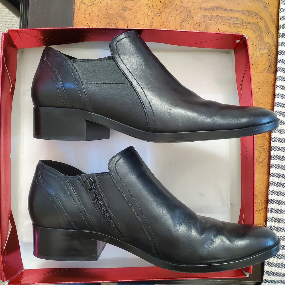 Naturalizer Black Ankle Booties
